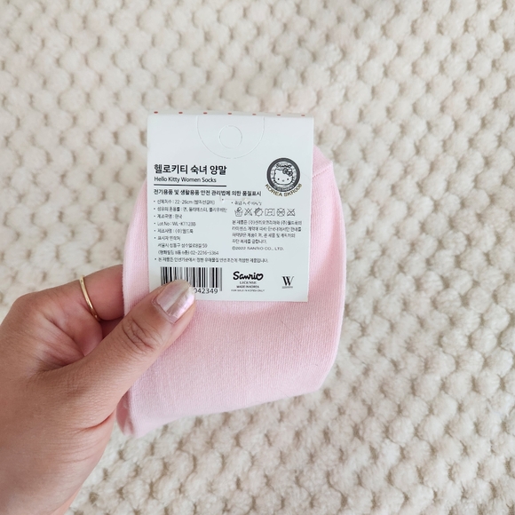 NWT Sanrio Hello Kitty | 3 Pack of Mid Crew Socks in Polka Dot, One Size - Picture 6 of 7